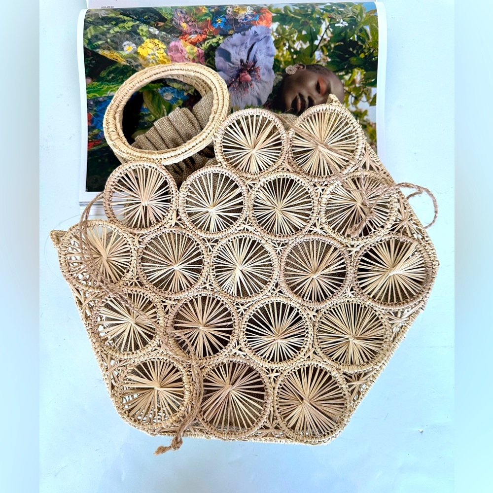 🔥HOST PICK 🔥Ratan Handbag with Linen bag liner “New”